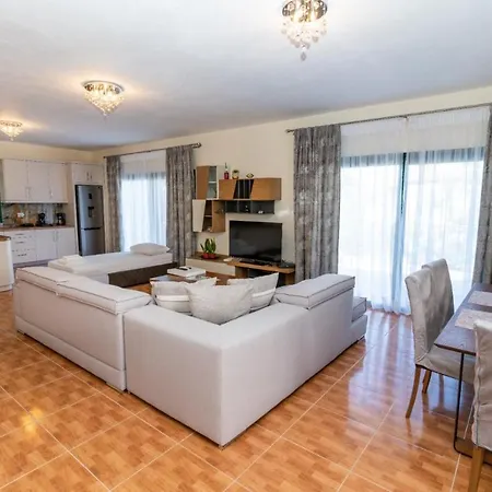 Villa Xhorxhi *