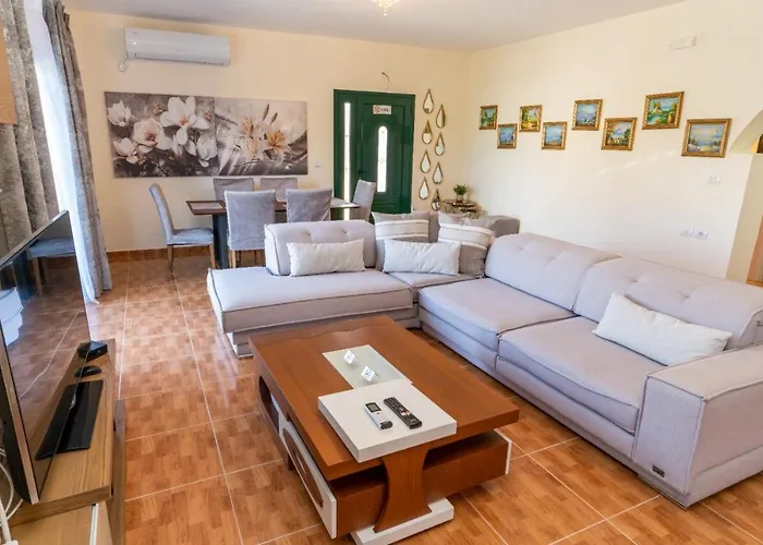 Willa Xhorxhi Ksamil